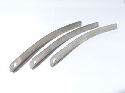 Leaf spring for hydraulic ram